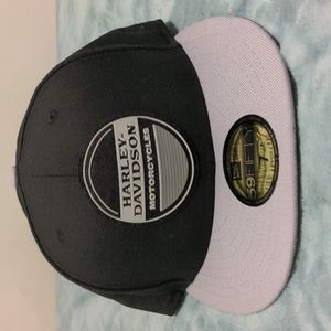 Harley Davidson Fitted Black & Gray Trucker Fitted Hat. Size 7. Great Condition.